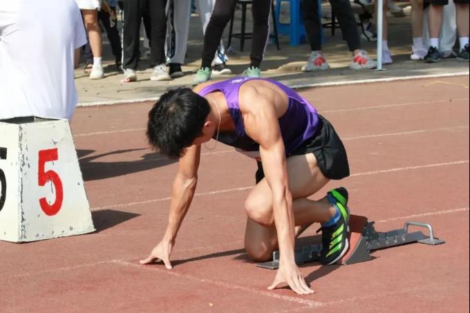 女子1500米 外国语天博克罗地亚a