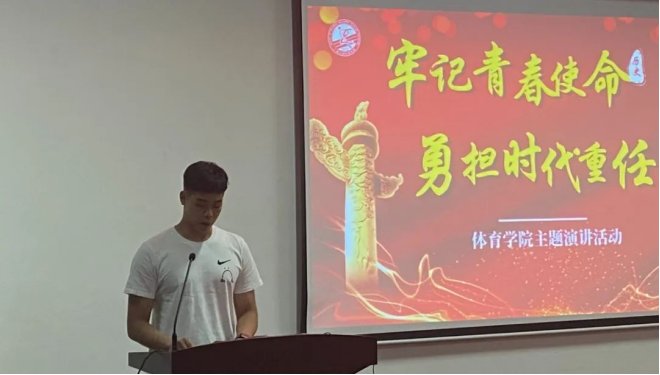 （主持人宣布比赛开始）
